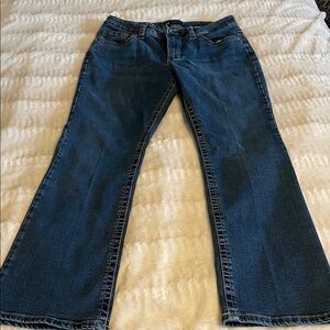Lee Midrise Size 10 Short 5 Pocket Jeans Boot Cut 
No stains or flaws